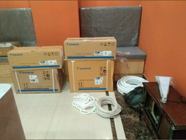 Unit indoor dan outdoor AC baru
